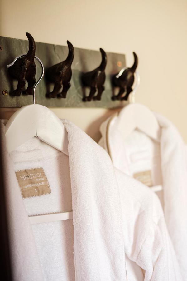 The Bower Inn Bridgwater Exteriér fotografie A white coat