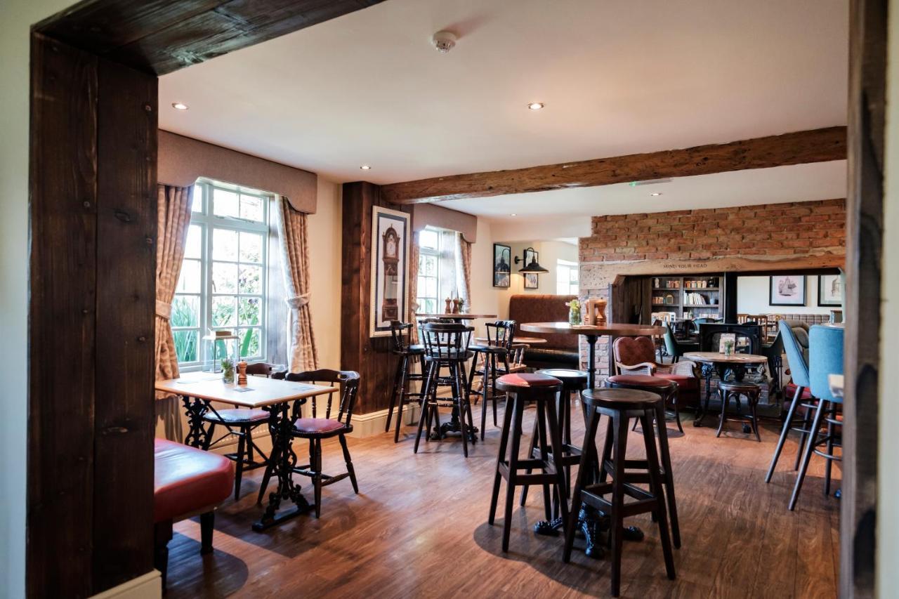 The Bower Inn Bridgwater Exteriér fotografie The interior of the pub